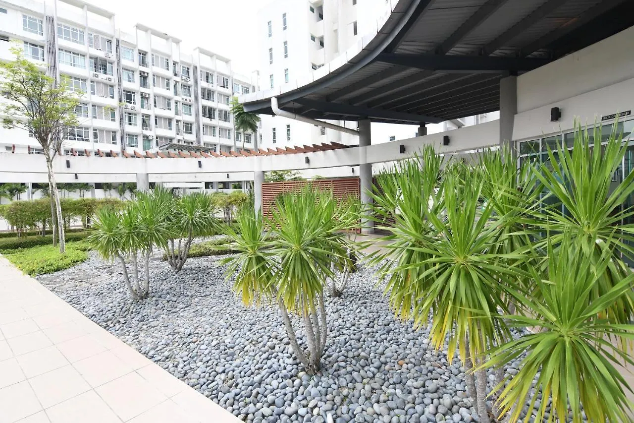 Mount Austin Midori Green 8 Pax Free Wi-Fi 500Mbps Netflix Johor Bahru 0*,  Malajzia